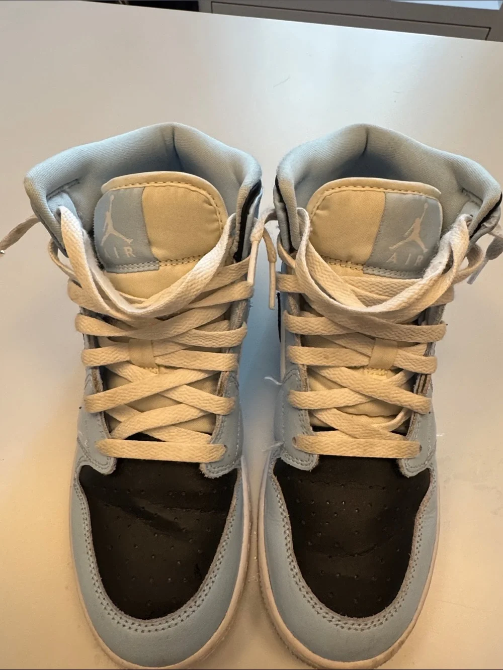 Youth Size 7 Unisex Nike Air Jordan 1 Mid Light Blue, Black & White 🩵VGUC!🖤